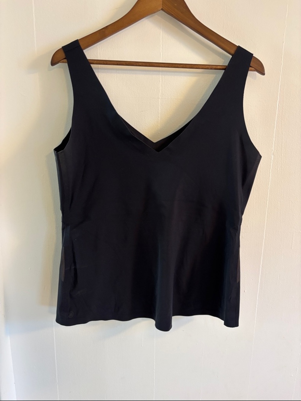 Honeylove Liftwear Tank Black V‑Neck Shaping Tank with Mesh Insets - Picture 4 of 4